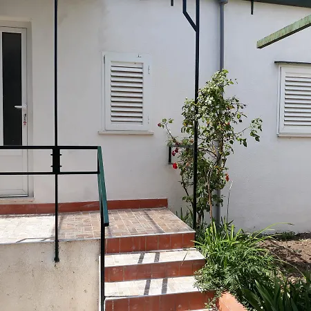 Studio Garden Apartment
