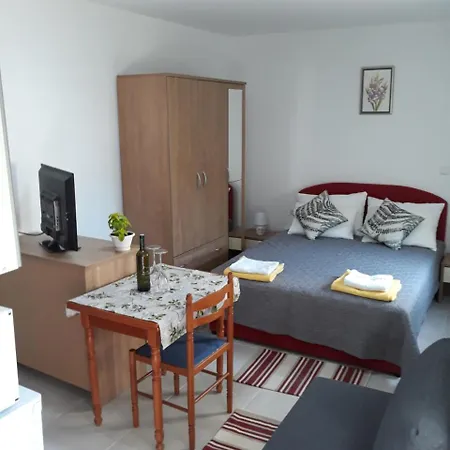 Studio Garden Apartment *